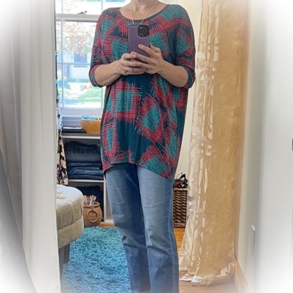 💕Beautiful & Fun New with Tag Lularoe Irma Tunic Top💕 - Picture 2 of 11